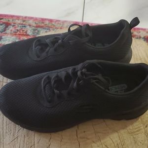 Black Sketchers women size 6.5